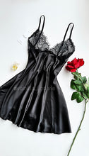 Cargar imagen en el visor de la galería, Pijama Ana Negro Satín Vestido
