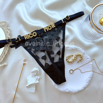 Tanga Hilo Negro con texto: Rico Mor