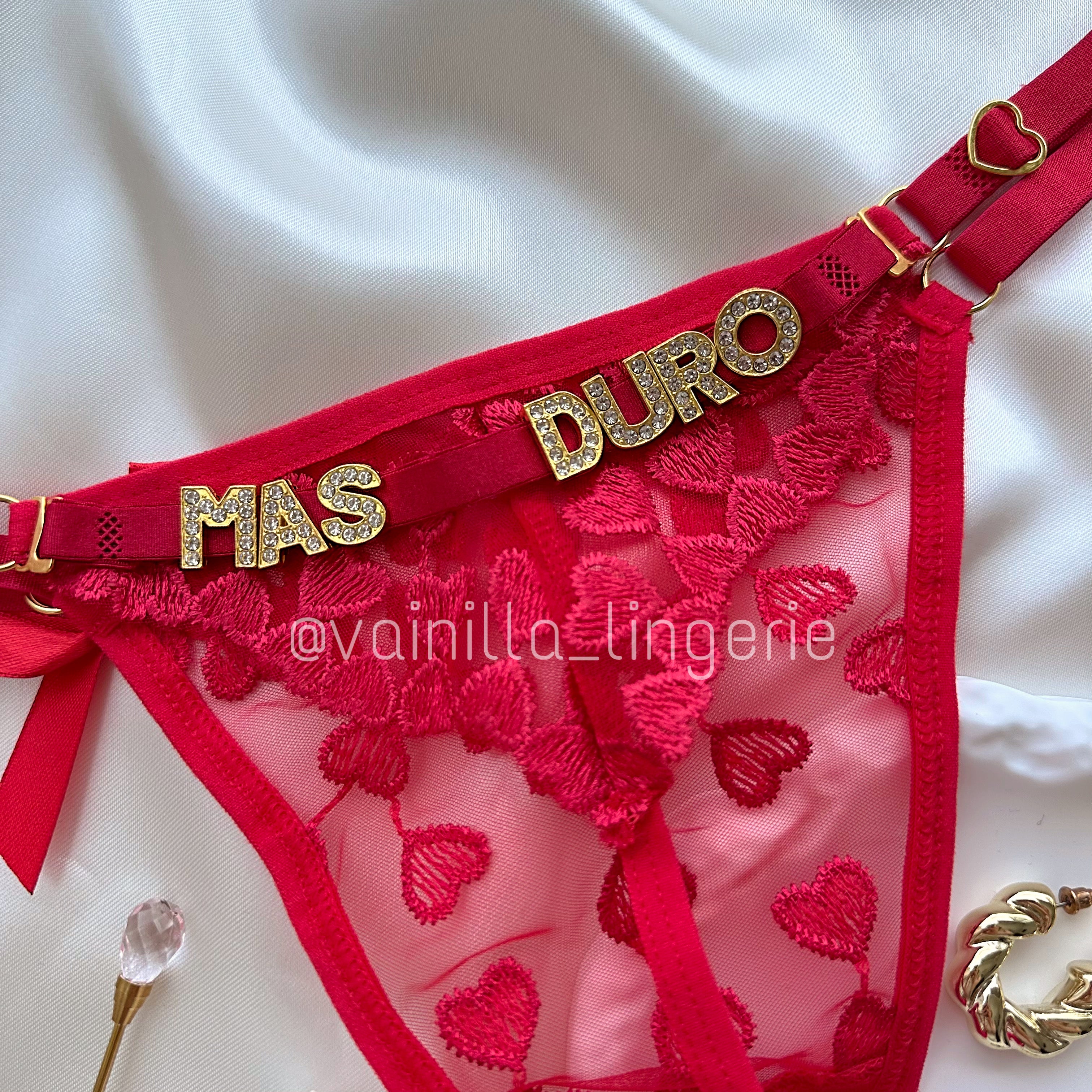 Tanga Hilo Rojo con texto: Más duro