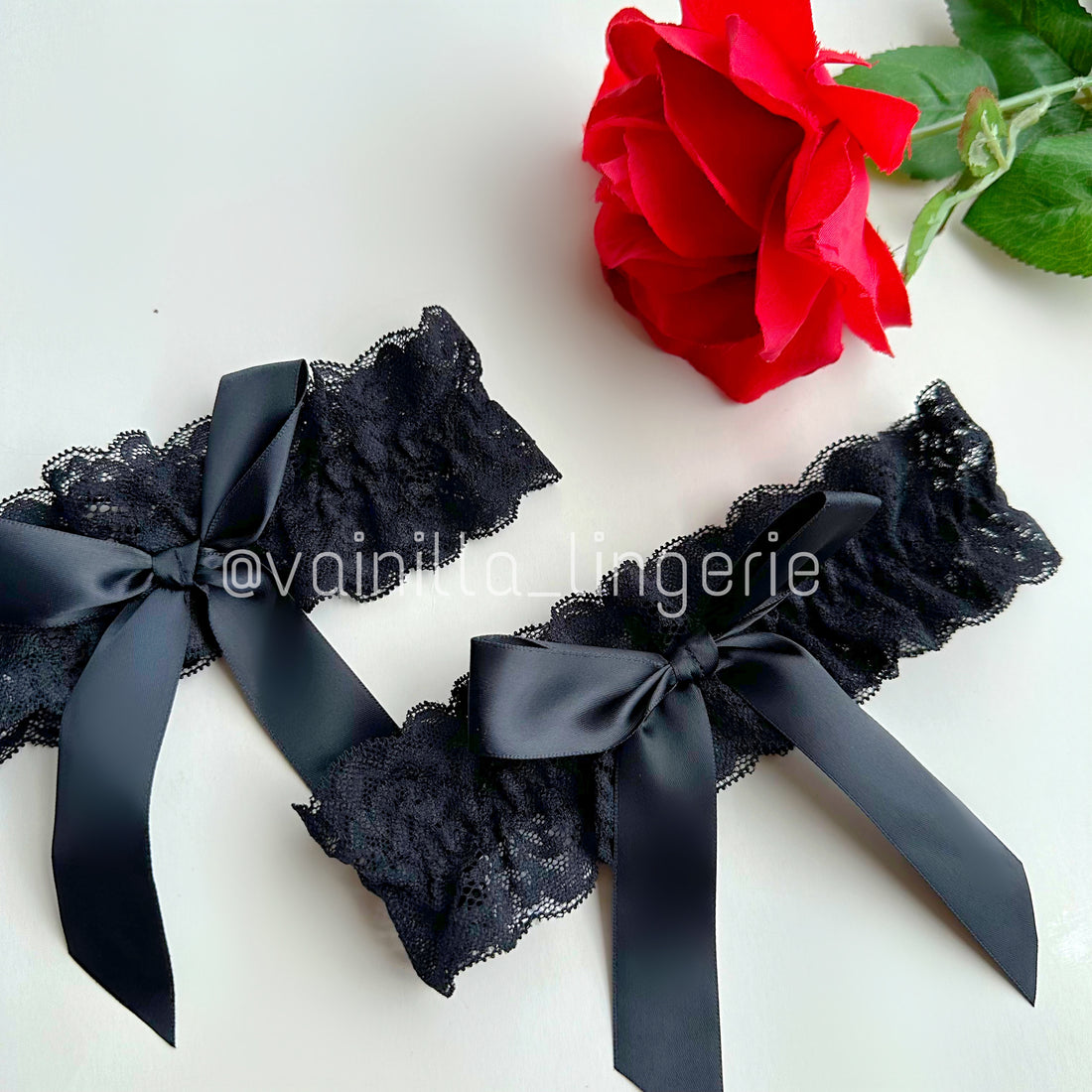 Ligas de encaje negro