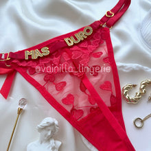 Cargar imagen en el visor de la galería, Tanga Hilo Rojo con texto: Más duro
